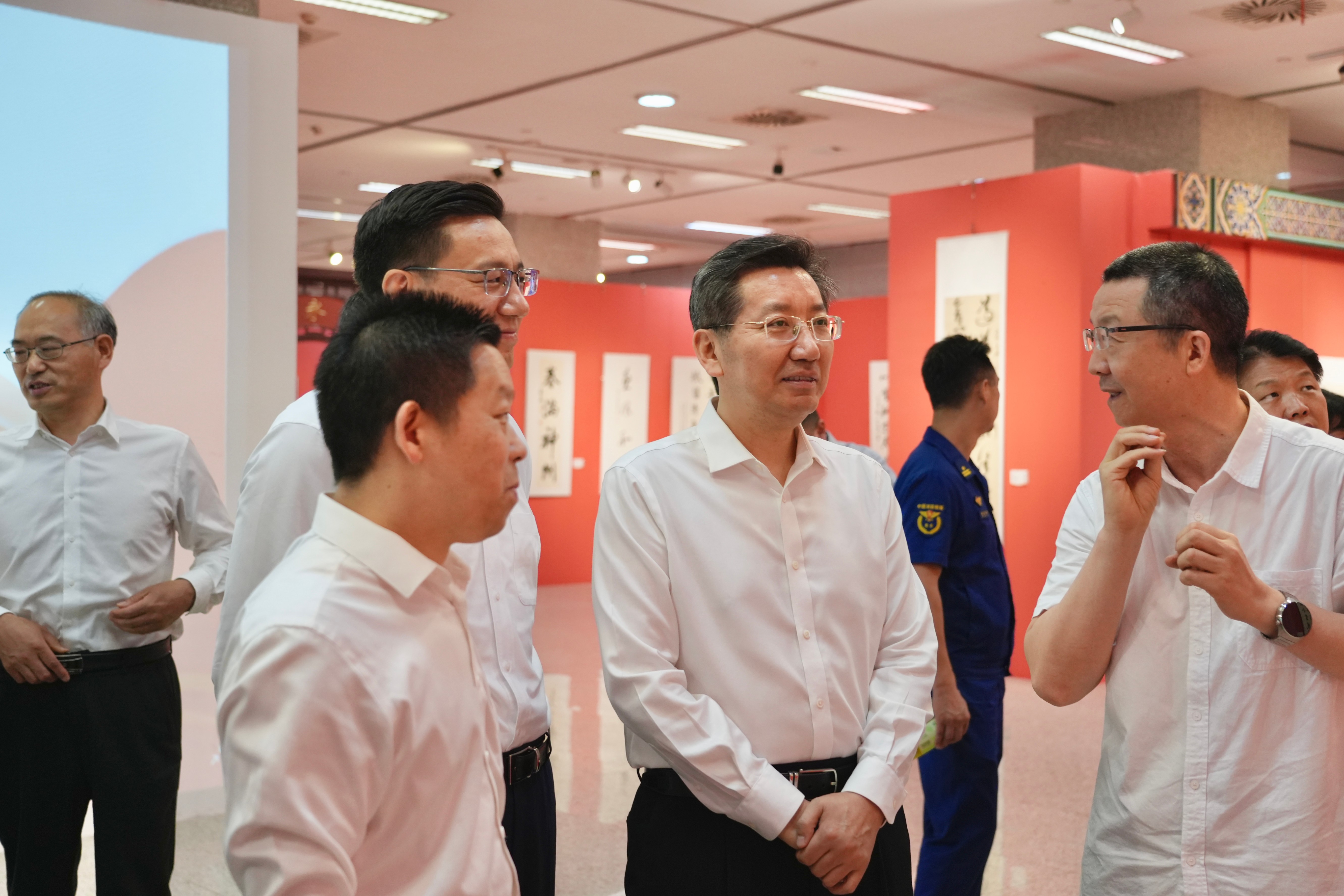 聚力支点建设 筑牢廉洁防线<br>省直机关第十一届“清风颂”廉政书画作品展在汉启幕